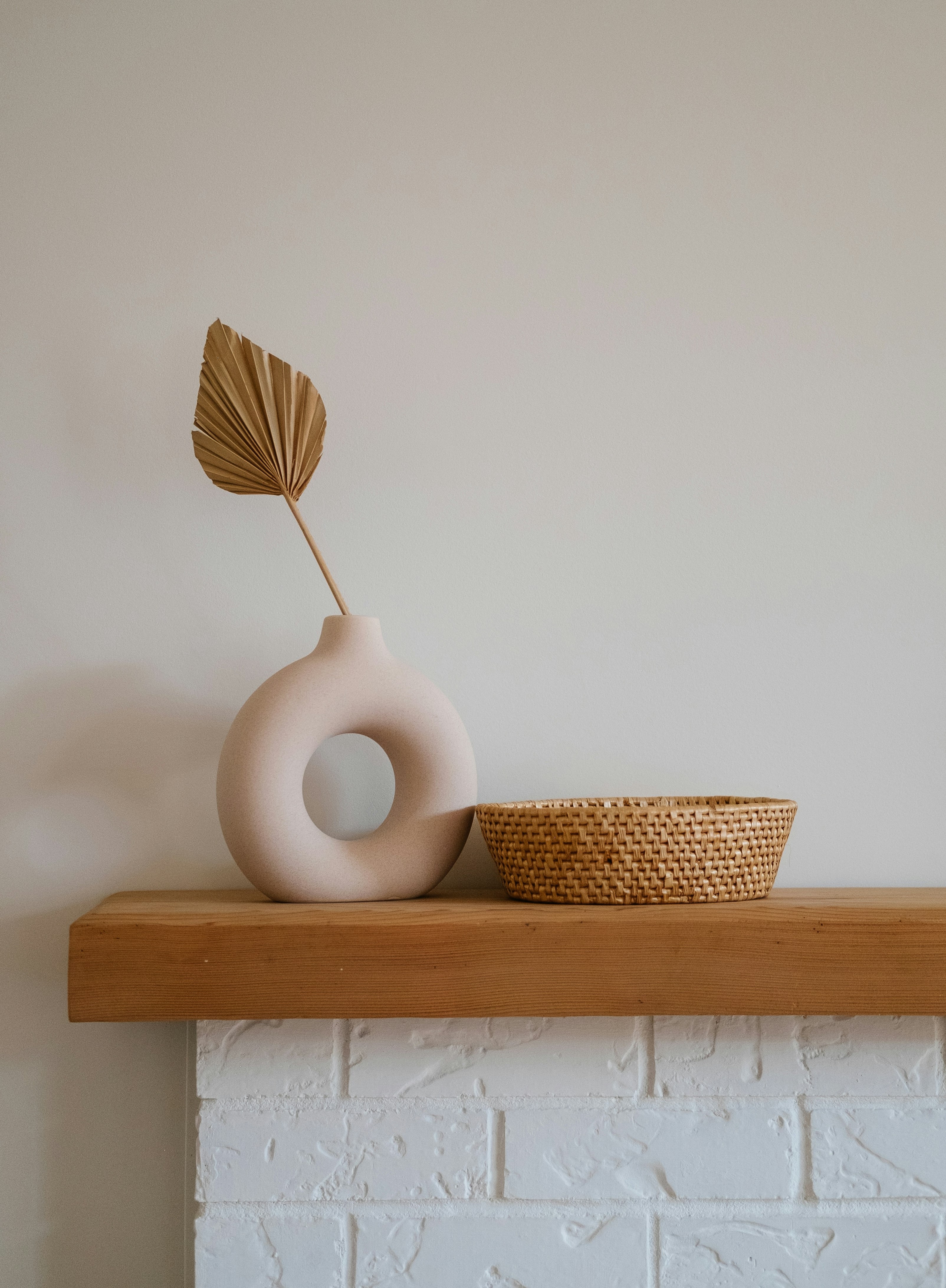 prange floweer in the white vase